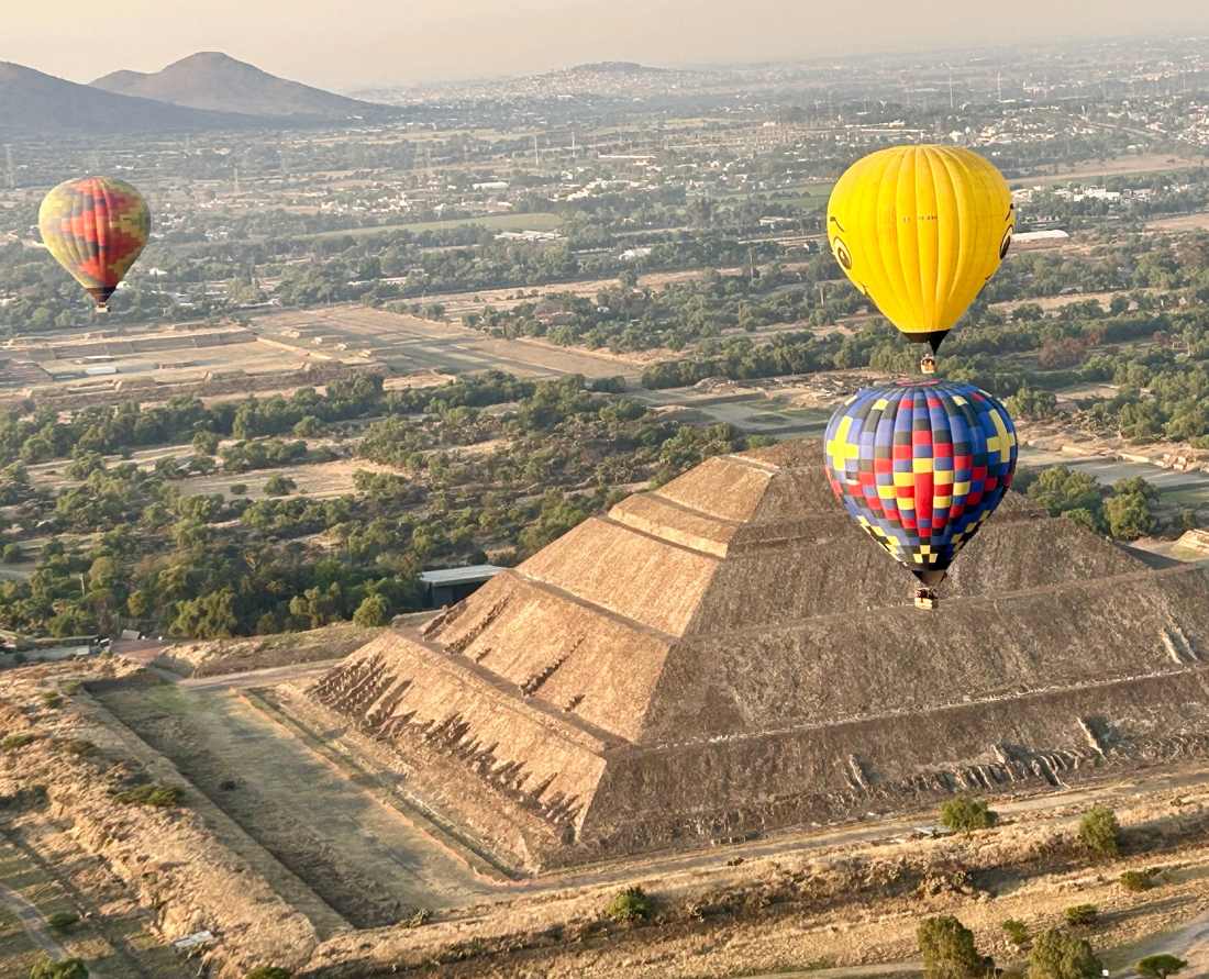 Hot air balloons over the pyramids is one of the best things to do in Mexico City. Photo: Anita Draycott©